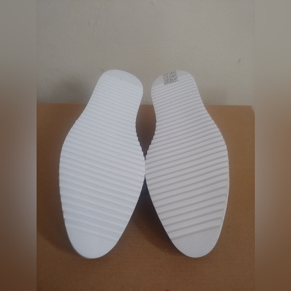 Karl Lagerfeld Paris Caralee Cap Toe Slip-on Sneaker - Picture 6 of 6